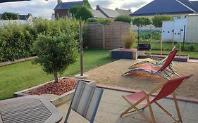 Maison Recente Avec Jardin.